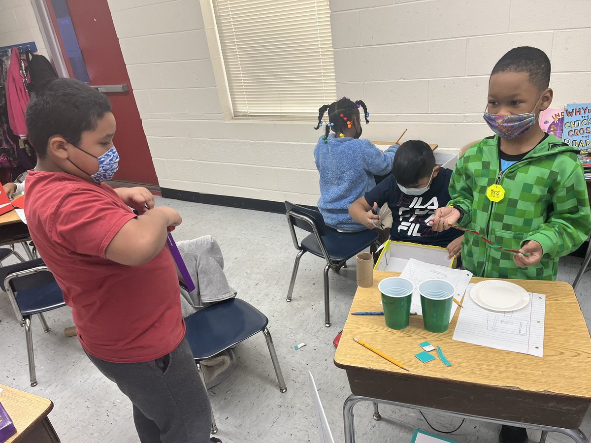 RHilliard17's tweet photo. Elf STEAM Day!!! Trying to catch an elf. #STEAM @EMRollinsSTEAM1 https://t.co/sNlLKJe52J