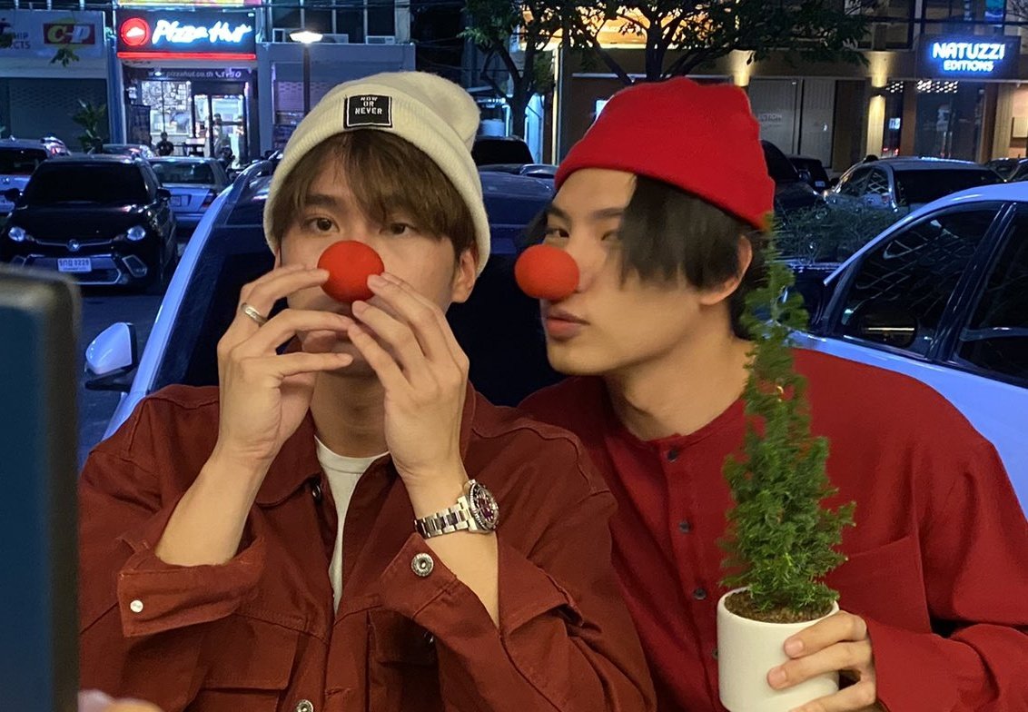 #MaxTul 
Christmas Knit Cap Look🎄
2021←                               →2020
cr tv thunder