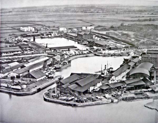 floatourboat17's tweet photo. Baden Powell back in the docks - https://t.co/ySFVHi9yKc https://t.co/yGcIsYL3IN