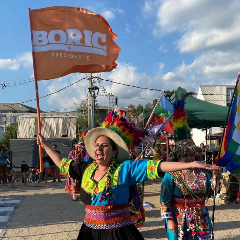 c_plurinacional's tweet photo. 🔆🌳#indigenasxboric Confiamos que @gabrielboric defenderá el proceso constituyente y materializará las esperanzas de plurinacionalidad, autodeterminación y autonomías; restitución de tierras, protección de las culturas y de bienestar que anhelamos ✊🏽
#BoricPresidente2022 ☝🏽 https://t.co/CRhXM5zIlO