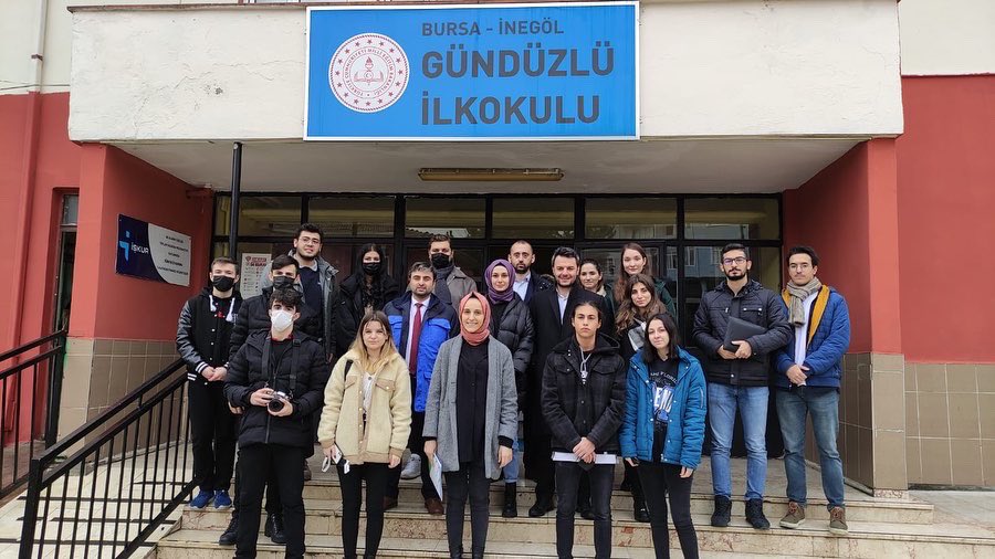 mdmtalhio's tweet photo. Halkla İlişkiler Alanı paydaşımız Uludağ Elektrik Dağıtım Şirketi’nin Kardeşim Üşümesin Projesinde öğrencilerimiz  aktif görev aldılar. Bu farkındalık için @uedascomtr kurumsal iletişim ekibine teşekkürler. @serkangur_ist @suattopal19 @islamalparslan @bursailmem https://t.co/Z3qeBwqhpQ