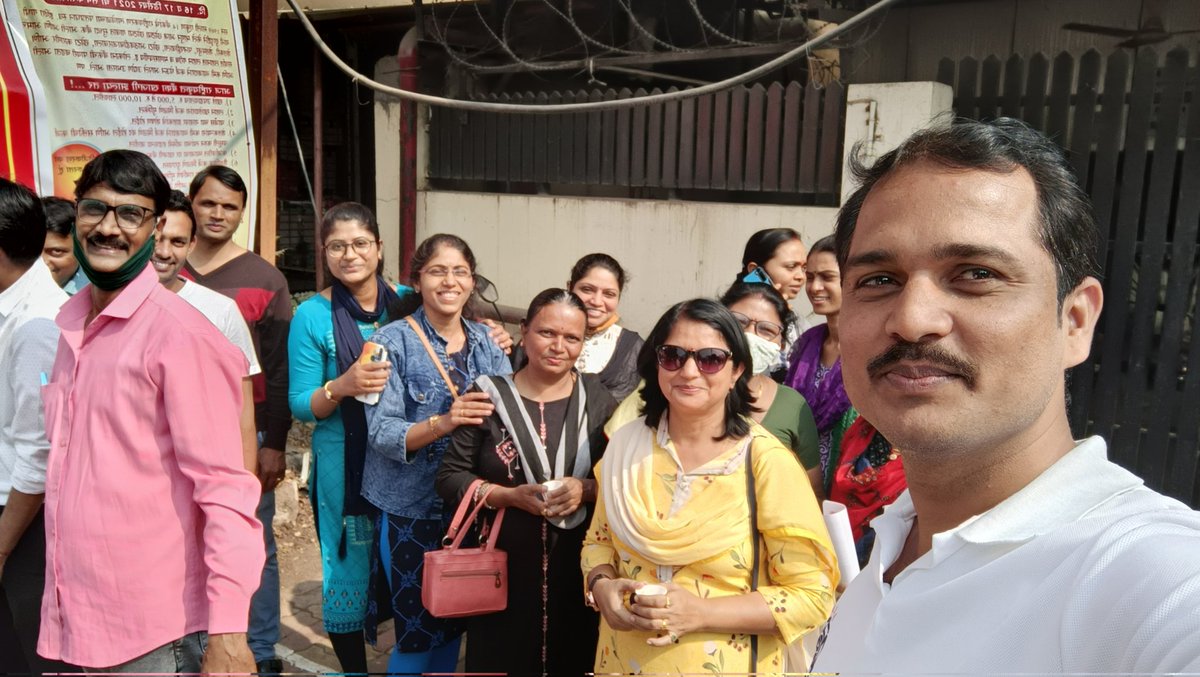 AmolGitte6's tweet photo. यूनाइटेड फोरम ऑफ बैंक यूनियन्स अकोला ईकाई द्वारा बैंक निजीकरण का पुरजोर विरोध प्रदर्शन व नारेबाजी की गई। 
@SoumyaDatta7
@SubhashSamdekar
@UFBUIndia
@ManojSWadnerka1
@idesibanda
@officialAIBOC
@aiboc_in

#हम_देश_नहीं_बिकने_देंगे https://t.co/LmT2KEwadl