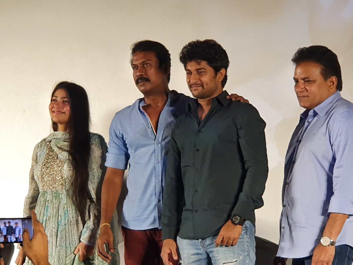 storiesofsara_'s tweet photo. Natural star @NameisNani &amp; @Sai_Pallavi92 at #ShyamSinghaRoy 's Tamil Trailer launch Event!!...

Cheif guest @thondankani 

#ShyamSinghaRoyTrailer
#SSRRoyalEvent https://t.co/zjiH7zEpuo