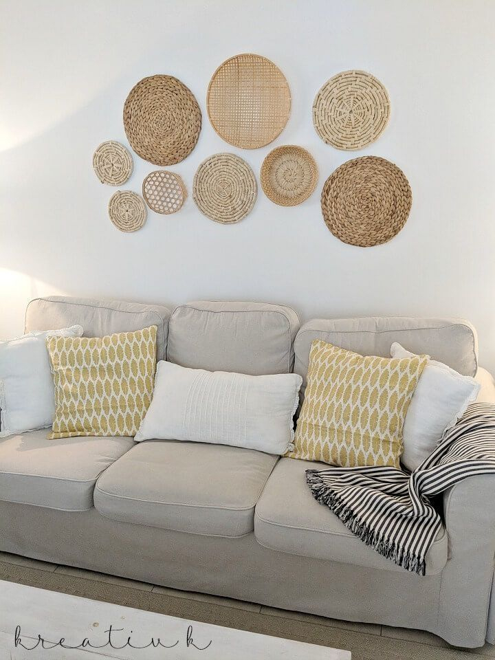 A gallery wall doesn't have to be made up of framed photos or art pieces! This creative blogger went with woven placemats and baskets instead for an earthy, textured look. Here's how she did it: bit.ly/2OAgPiy