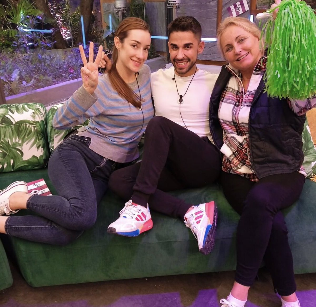 laritissimaa's tweet photo. Huelo el MIEDO en los fans de la fake carpeta por el "aterrizaje" en Guadalix de nuestro #TeamRepesca por 3ª vez porque el resto de concursantes dan 2-3+1 de contenido🥱🥱
Esta noche se pondrán las cartas sobre la mesa,de nuevo.
¡VAMOS CON TODO CHICOS!💪🏽♥️
#Secret16D https://t.co/cHeol55b1e