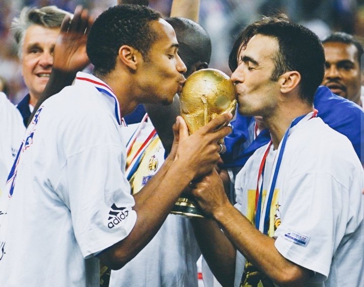 Франция чемпион по футболу какие годы. Тьерри Анри сборная Франции. Тьерри Анри 1998.