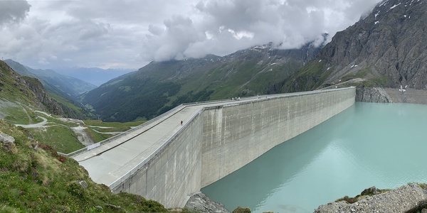 lafcarr's tweet photo. ¿Sabías que #GrandeDixence (Alpes Suizos) es la #presa de gravedad más grande del mundo?

Con su altura de 285 m y una longitud de 700 m, esta construcción sería capaz de sumergir la #TorreEiffel entre sus aguas (menos la antena).

#JuevesdePresas
https://t.co/0AZxevyQZX https://t.co/YxD8rNWR7R