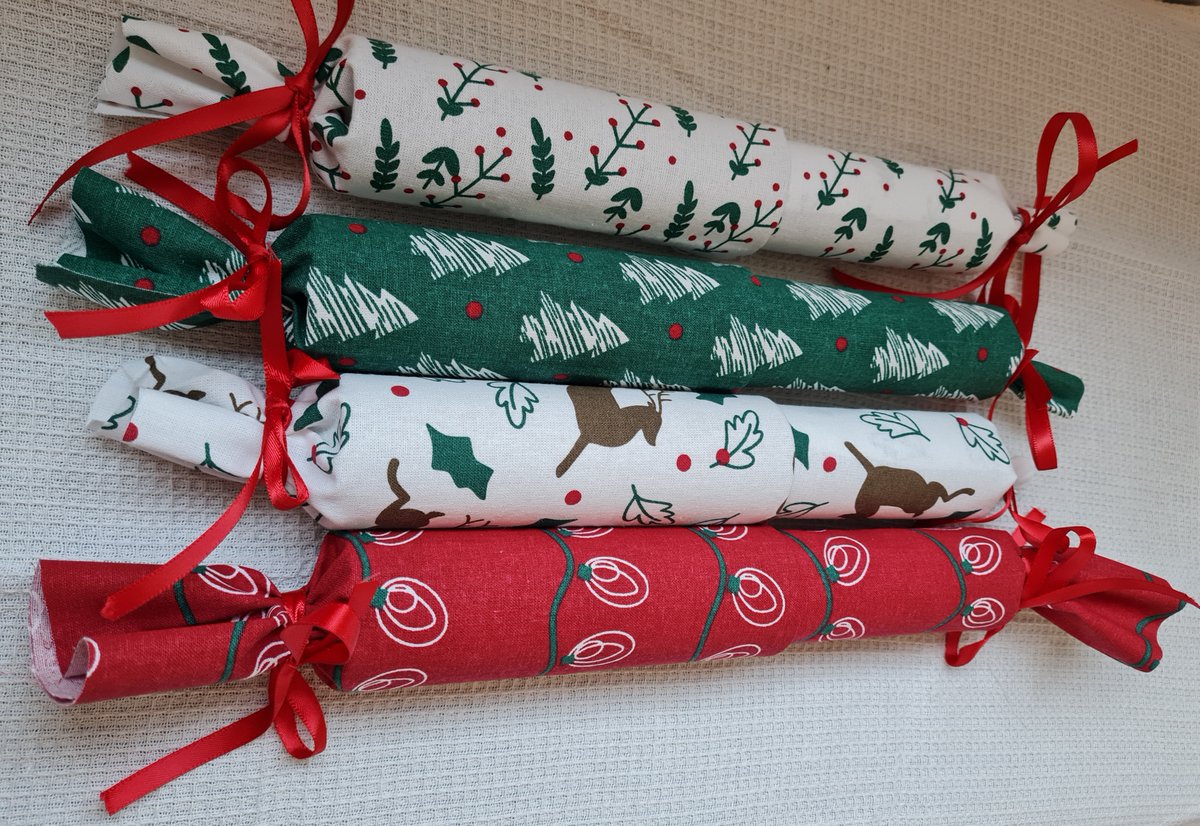 RecapRecycles's tweet photo. How lovely are these crackers, made by one of our waste officers. These are refillable, reusable and are easy to make, there are lots of ideas online - so what are you waiting for? Let us know what you've made this #Christmas
#RecapRecycles #Recycling #Reuse #ReduceWaste https://t.co/MsQauf8NCM