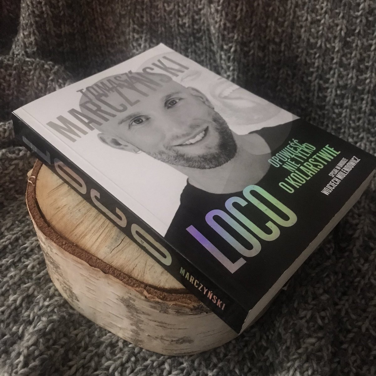 Numer 30 #readlist2021pl Przeczytana już jakiś czas temu ląduje tu z lekkim poślizgiem. „Loco” Historia Tomka Marczyńskiego <a href="/TMarczynski/">Tomasz Marczyński</a> - wciągające, fajne. I bardziej o ciekawym człowieku niż doświadczonym kolarzu. Czytałem z przyjemnością. 🚴🏻