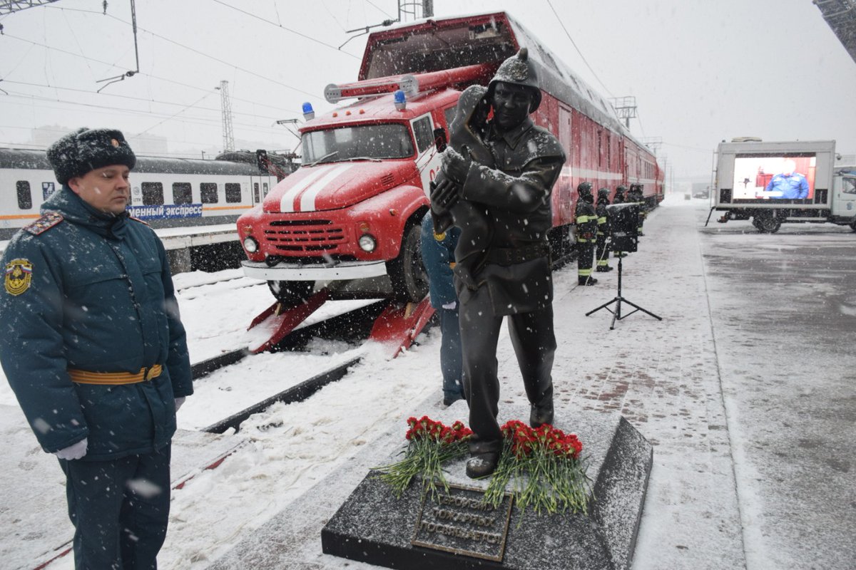 На Московском вокзале Тулы состоялось открытие музейного комплекса «Пожарный поезд» и памятника героям-огнеборцам.
#РВИО71
vk.com/rvio_71?w=wall…