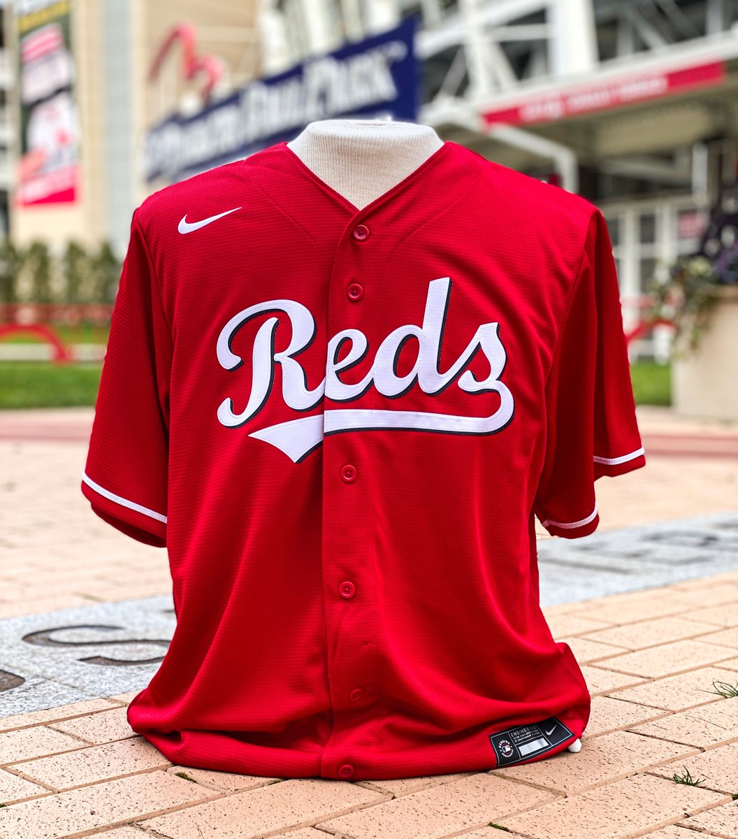 Reds's tweet image. Reds Team Shop at GABP deals‼️
Friday: 25% off all Nike apparel
Saturday: free personalization with adult jersey purchase

🚨 𝐑𝐄𝐓𝐖𝐄𝐄𝐓 𝐓𝐎 𝐖𝐈𝐍 🚨 a replica Reds jersey (color and size of your choice)! Must enter by 10 a.m. ET Friday. Rules ➡️ mlb.com/reds/social/tw…