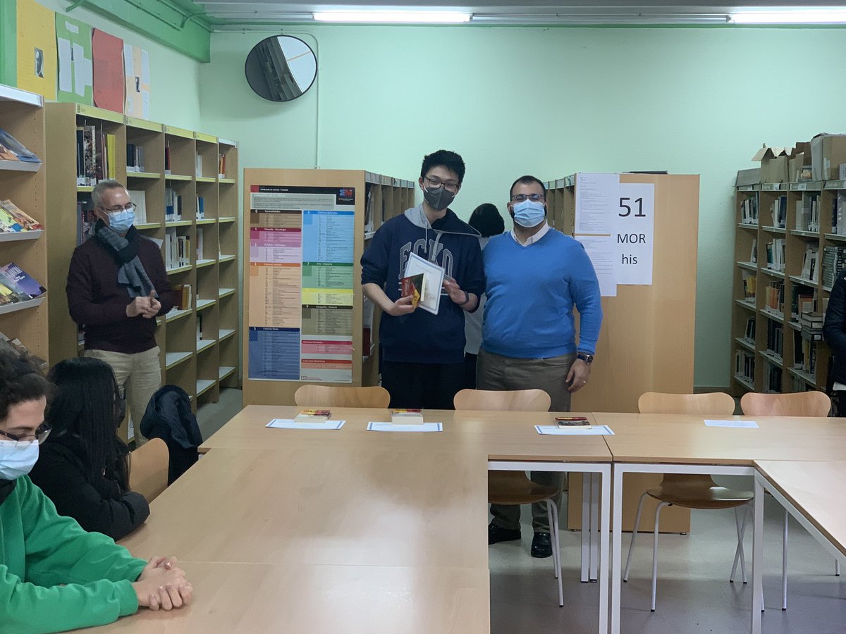 IesMMolina's tweet photo. #entregadepremios #concursodeortografia2021 #ganadores en las tres categorías. Enhorabuena a SC #2ESOA, JG #4ESOA y AS #B1A https://t.co/MQzVcVIJtD