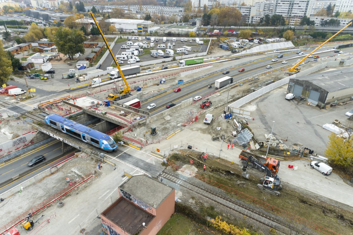 A480Rondeau's tweet photo. #JeudiPhoto 📸  - secteur #Rondeau 📍

 Aujourd'hui, nous mettons en avant les aménagements réalisés au Rondeau avec la préparation du passage supérieur.

Les travaux continuent, avec des opérations techniques comme celle des parois moulées, connaissez vous ? https://t.co/HnEBJvF80Y