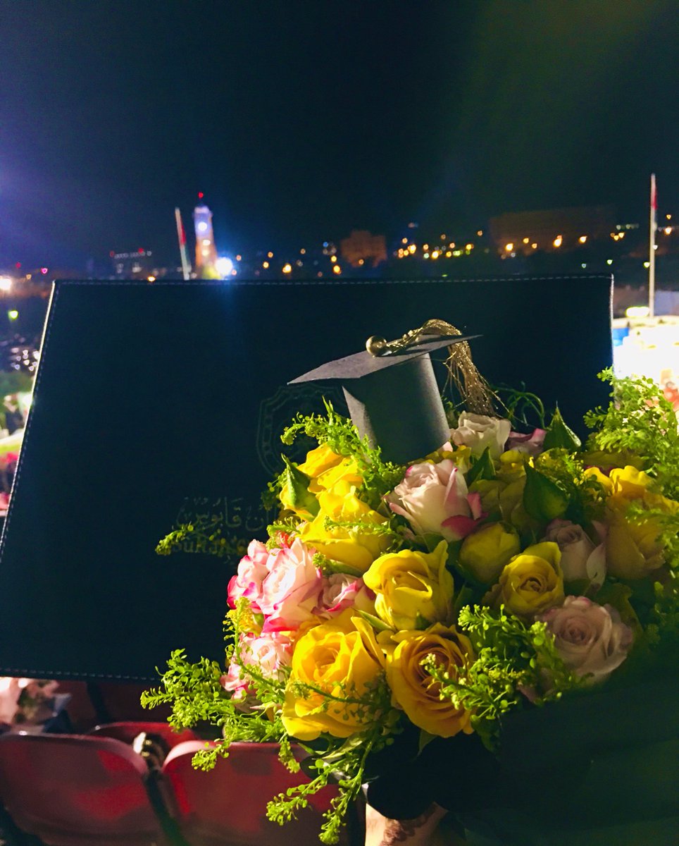 AR_ZA98's tweet photo. سنينُ الجُهدِ إن طالت ستطوى
      لها أمدٌ وللأمد انقضاءُ 
 بعد 5 سنوات من الجد والإجتهاد، يعلم الله انها كانت أيام ثقال ولكنها مرت بفضل الله فالحمد لله دائما وأبدا، ممتنة جداً لكل شخص وقف بجانبي خلال مسيرتي الدراسية, لكل شخص شاركني الفرحه❤️. https://t.co/Q8tgL9t6XN