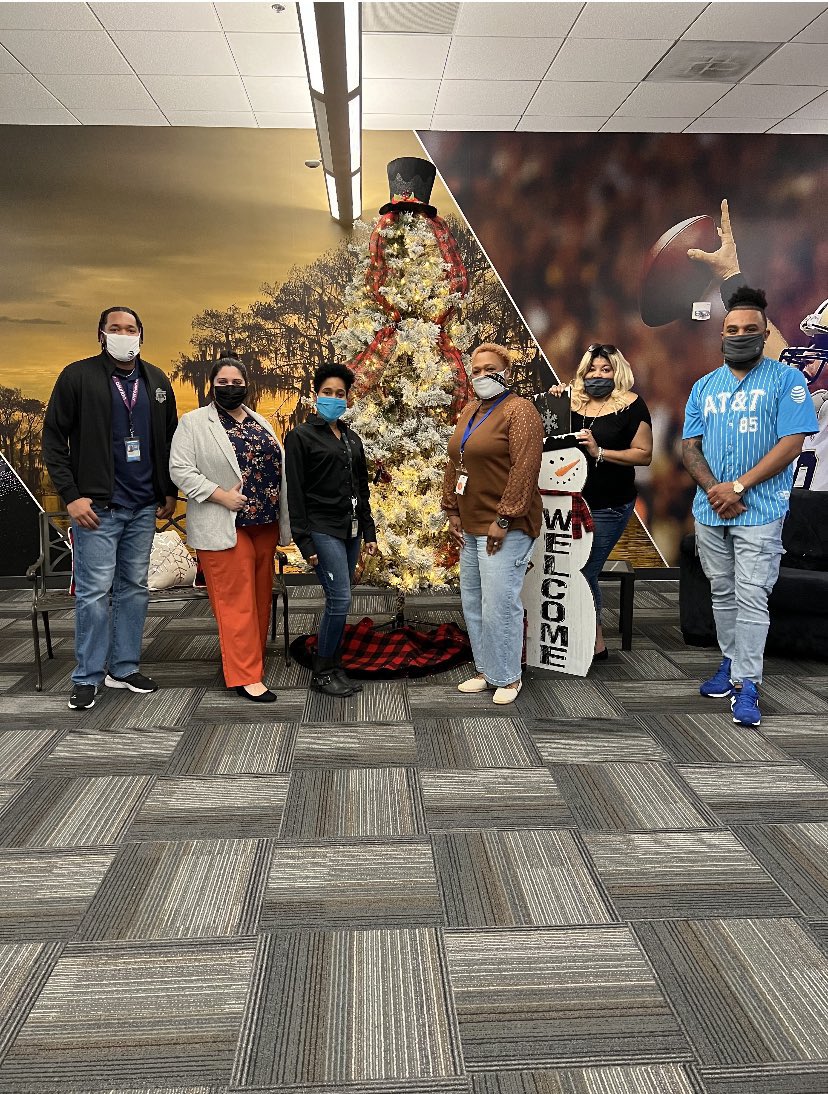 Congratulations again to the holiday contest winners! I enjoyed chatting and lunch! @edbroussardjr <a href="/TLRashad4/">Tiwanda Rashad</a>  <a href="/jmasplund/">Jennifer Asplund</a>  @guinn_zack <a href="/LafccUnited/">Lafayette United</a>