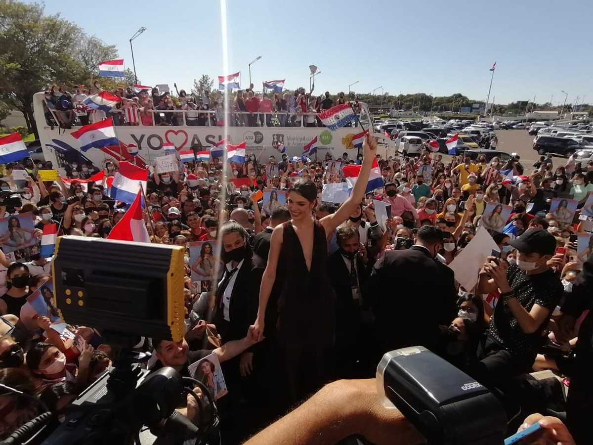 La reina que unió a todo un país en torno al #MissUniverse. 
¡Hiciste historia, Nadia Ferreira! 🇵🇾😍