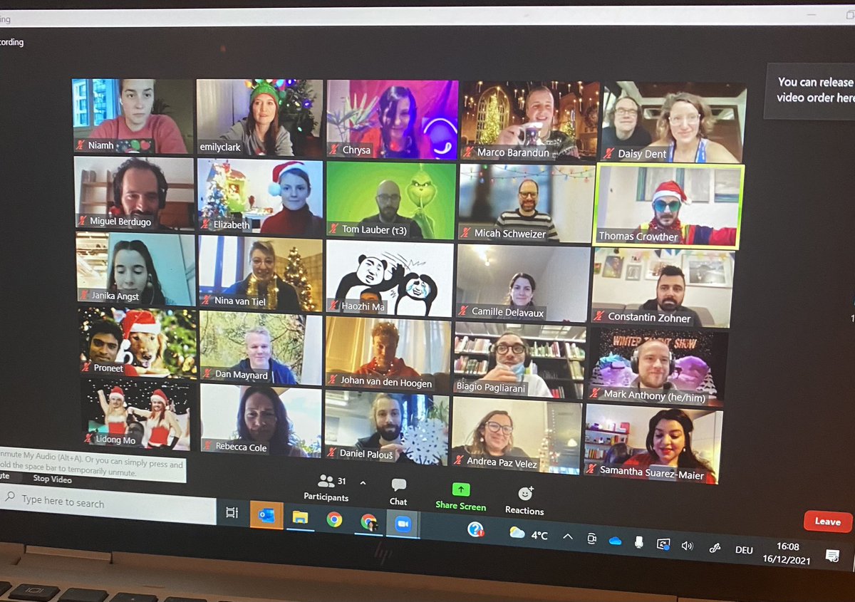 CrowtherLab's tweet photo. Happy holidays from the Crowther Lab team! 🎄😍 we’re meeting on Zoom this year - hope you all #StaySafeStayHealthy https://t.co/SExH15TQ06