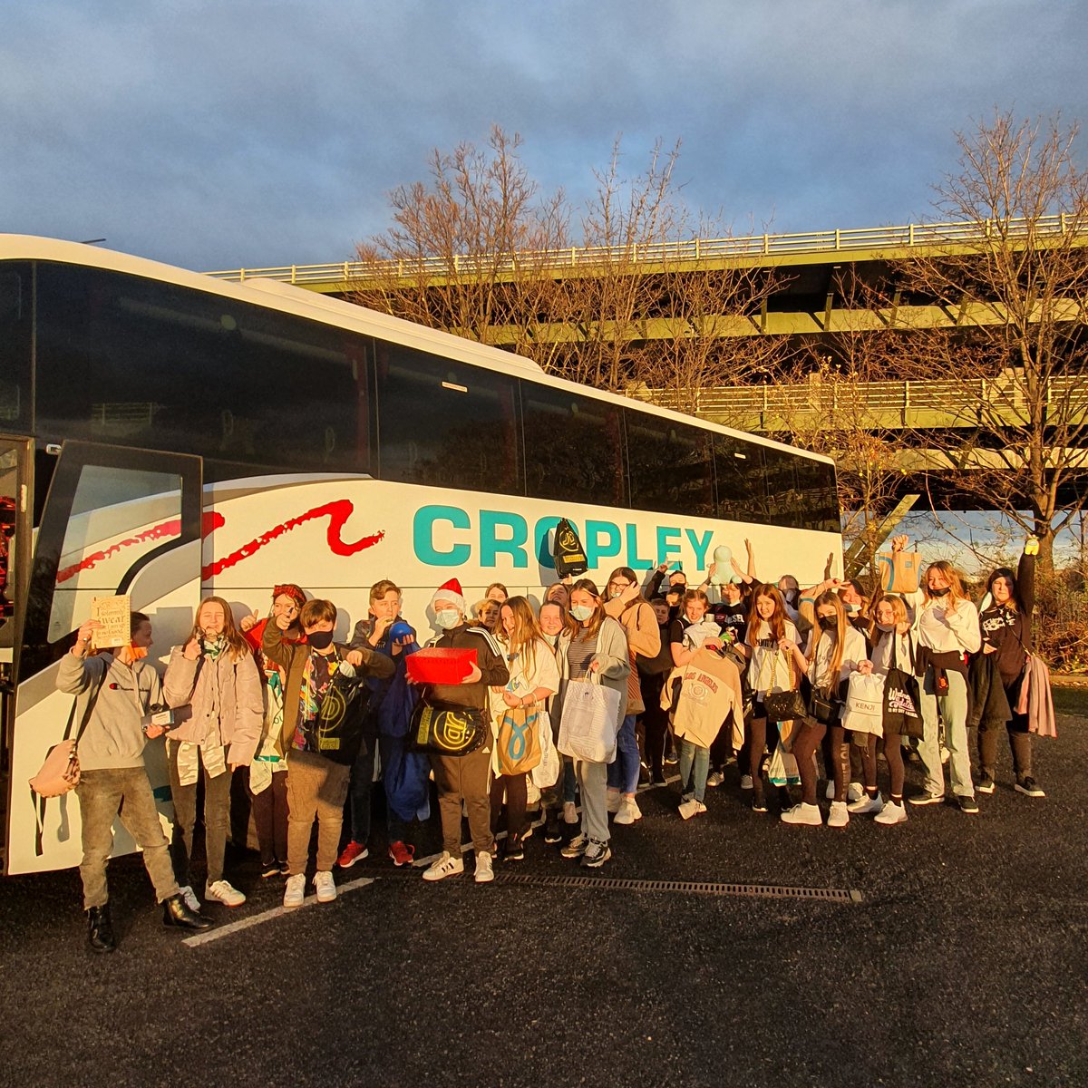 MiddlecottHums's tweet photo. Rewards Trip to Medow Hall was a massive success! Pupils and staff all shopped out and heading back to Kirton @TMAkirton @DRETnews https://t.co/pdVHyOFG4E
