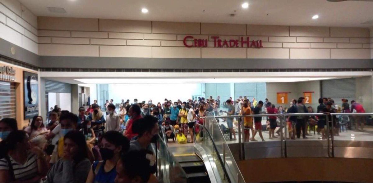 Cebuanos take refugee at local malls as Odette ripped through the city on Thursday evening.

According to Cebu City gov’t
75 are at Robinsons Cybergate
800 at SM City Cebu 
8 at Robinsons Fuente 
33 are at SM Seaside 

Source: Cebu City Emergency Operations Center | <a href="/ryanmacasero/">Ryan Macasero</a>