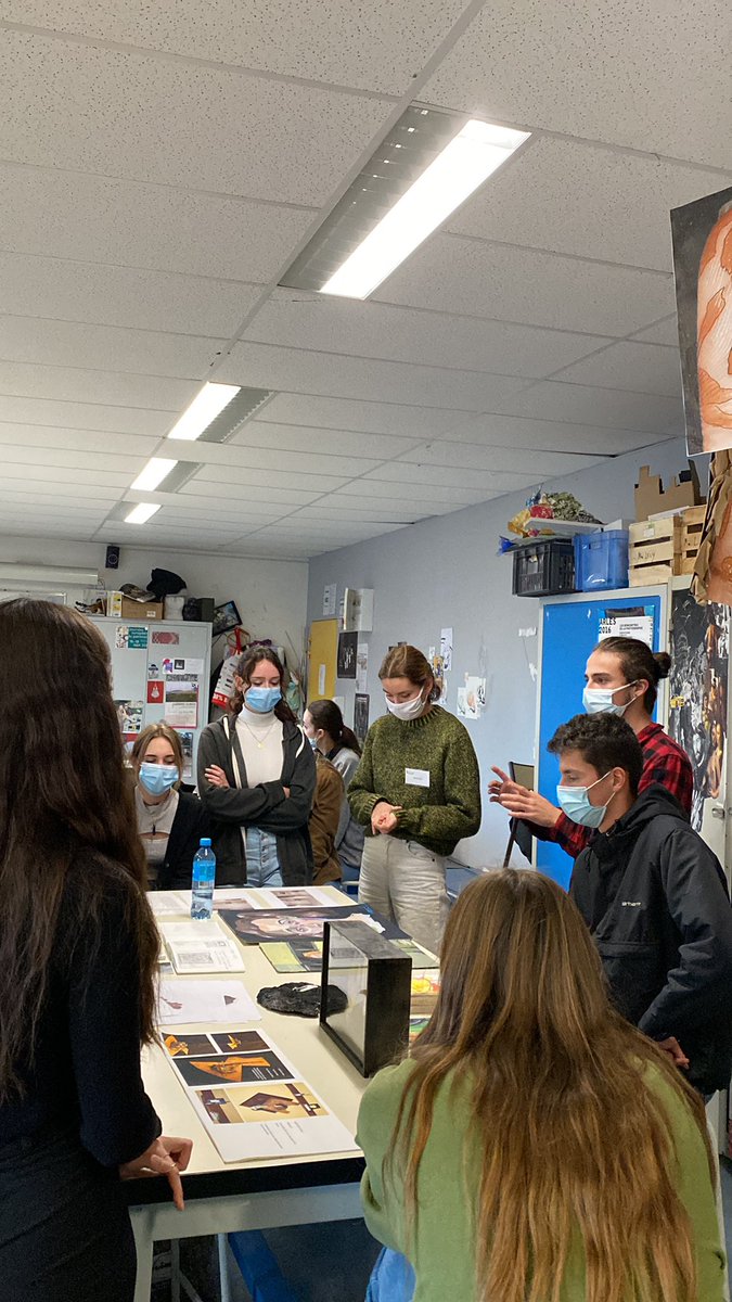 Dans le cadre des #cordees de la réussite, les élèves de #esadtpm sont venu parler de leur travail #intention #projet #démarche #oral aux #terminale #arts plastiques Merci pour ce partage!@esadtpm @igartsplastique <a href="/JR_Arts_06/">JRarts J.Rouch</a> <a href="/CroisonnierH/">Croisonnier Hélène</a> <a href="/LyceeBeaussier/">Lycee_Beaussier</a>