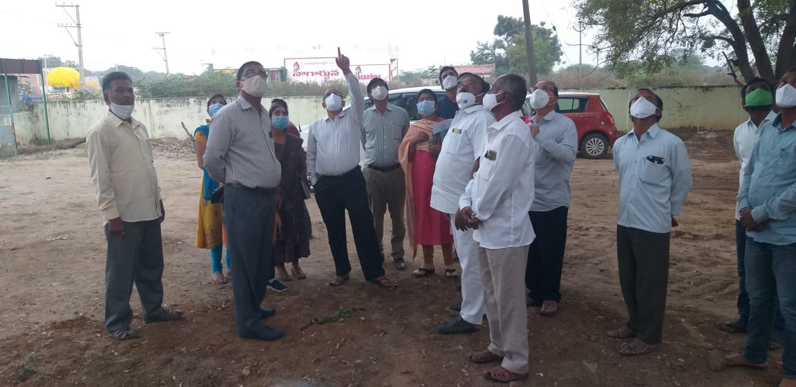 mb_telangana's tweet photo. #Missionbhagiratha Engineer-in-Chief Sri G.Krupakar Reddy Sir today under special drive program randomly inspected 250kl Ohbr @  #Palakurthy and also School drinking water facilities. Sarpanch Palakurthy(GP) felicitated EnC sir for visit to the GP
@SmitaSabharwal @DayakarRao2019. https://t.co/FTFBeVzlhH