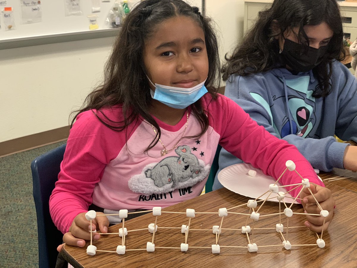 kuehlscience's tweet photo. #Kuehlkids are impressing me with their Holiday STEM marshmallow challenge!🎄 @KeyesTigerCubs #everychildeveryday https://t.co/mfLAKgXEeE