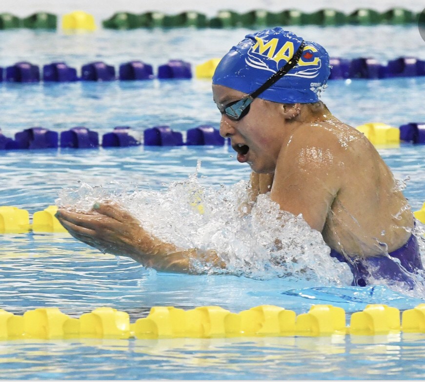 macswimclub's tweet photo. SHE’S GOLDEN! MAC swimmer Tessa Cieplucha wins GOLD in the Women’s 400 IM at the World Swimming Championships in Abu Dhabi, UAE with a time of 4:25.55. #world#1 #goldmedal #400IM #sheswimsfast #macarmy #unstoppable #wearemarkham @tessciep https://t.co/nTiVVAnRbX