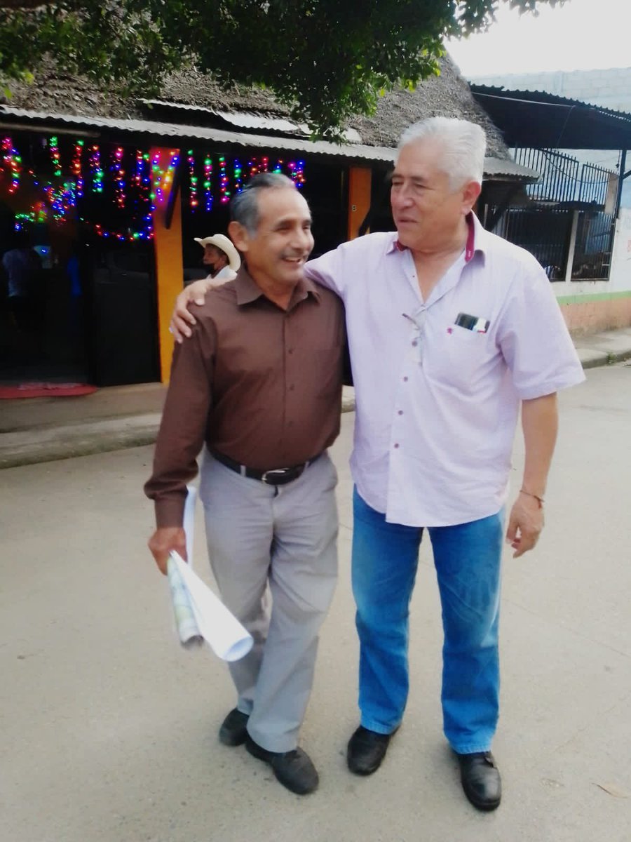 GyvesLeopoldo's tweet photo. Seguimos #CaminandoOaxaca. Con dirigentes de 11 comunidades de la OPI (Org de Pueblos Indigenas) del bajo Mixe platicamos de la importancia de que el Mov. Social y Popular siga siendo protagonista de los cambios en #Oaxaca @oscar_canton @JesusRCuevas @mario_delgado @BerthaLujanMx https://t.co/KZ2F5RetjL