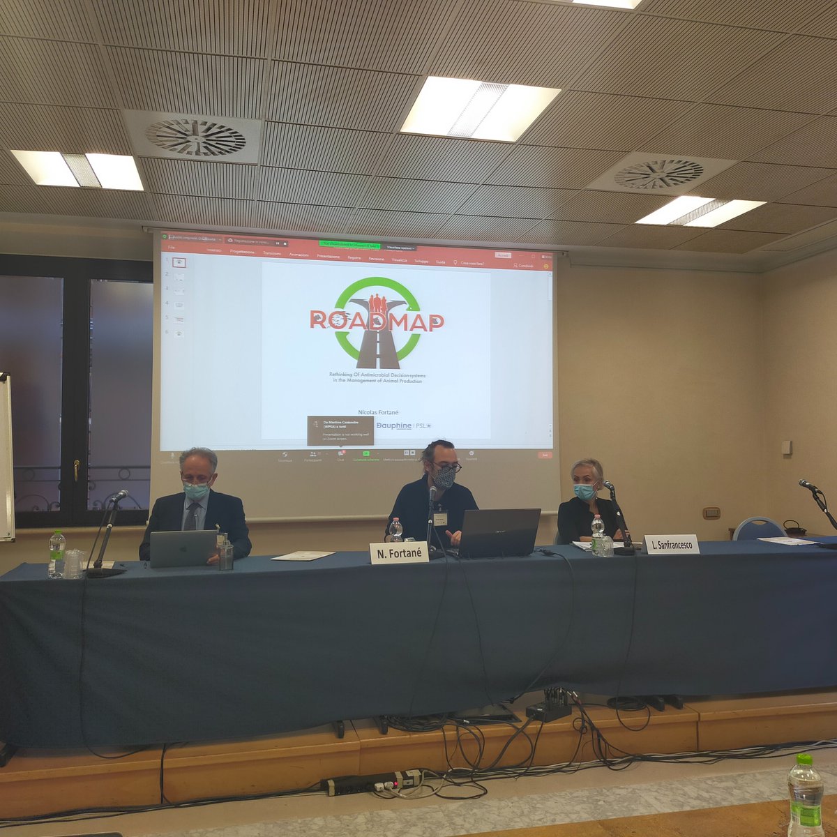 _Unaitalia's tweet photo. Stakeholder e migliori competenze
nazionali della filiera avicola nella gestione della sanità animale e del controllo dell’AMR negli allevamenti e lungo la filiera oggi riuniti a Roma per il Living Lab @ROADMAP_H2020 @FAOLivestock #antimicrobialresistance https://t.co/fMnXXSwOrs