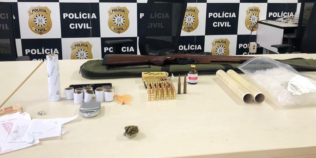 correio_dopovo_'s tweet photo. Tele entrega com cardápio de drogas é desarticulado pela Polícia Civil de Nova Santa Rita

https://t.co/WNSA236t4u https://t.co/ibcz2Ab3Ae