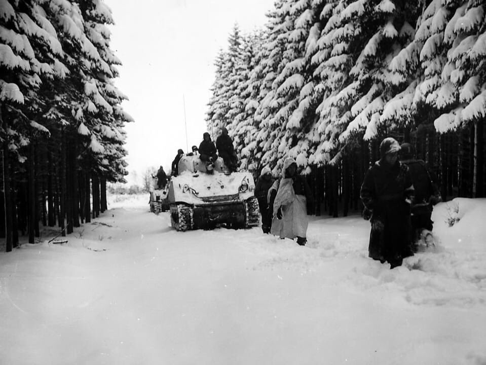 101stAASLTDIV's tweet photo. On the morning of Dec. 16, 1944, more than 200,000 German troops launched a surprise attack across the 75 miles of the Ardennes Forest, beginning the Battle of the Bulge. 

By Dec.21st, German forces had surrounded the city of Bastogne, defended by the @101stAASLTDIV  @10MTNDIV https://t.co/5qtlG08RVU