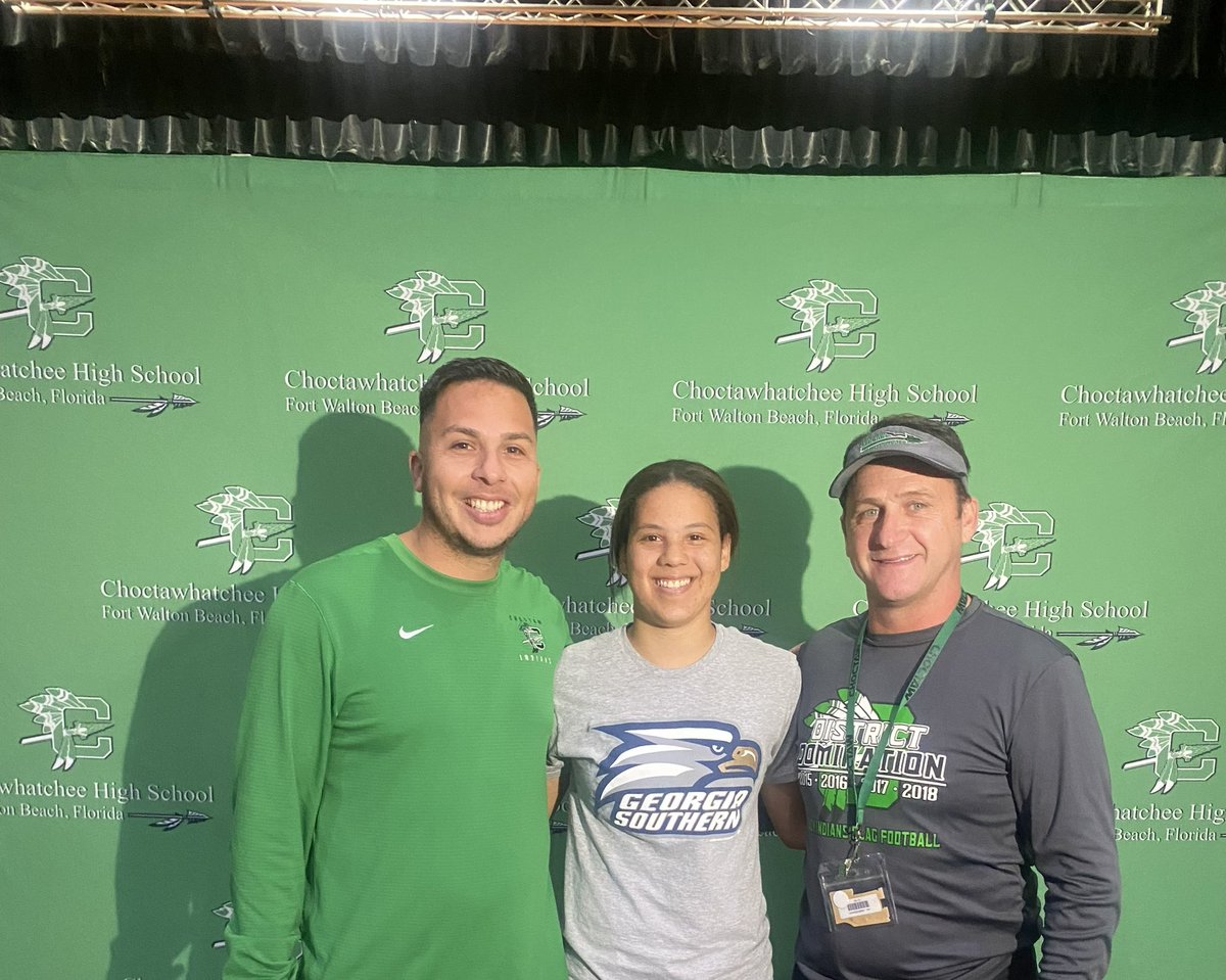 ChoctawFlagFB's tweet photo. Very proud of these 2 young ladies as they signed to continue their athletic careers yesterday! Congrats to @RowanFranklin (QB/S) playing softball at @MontevalloSB and Kendall Wilson (WR/CB) playing soccer at @GSAthletics @ChoctawHS @jcrash44 @CoachPcheck #GATA https://t.co/RWlIB7ZH0o