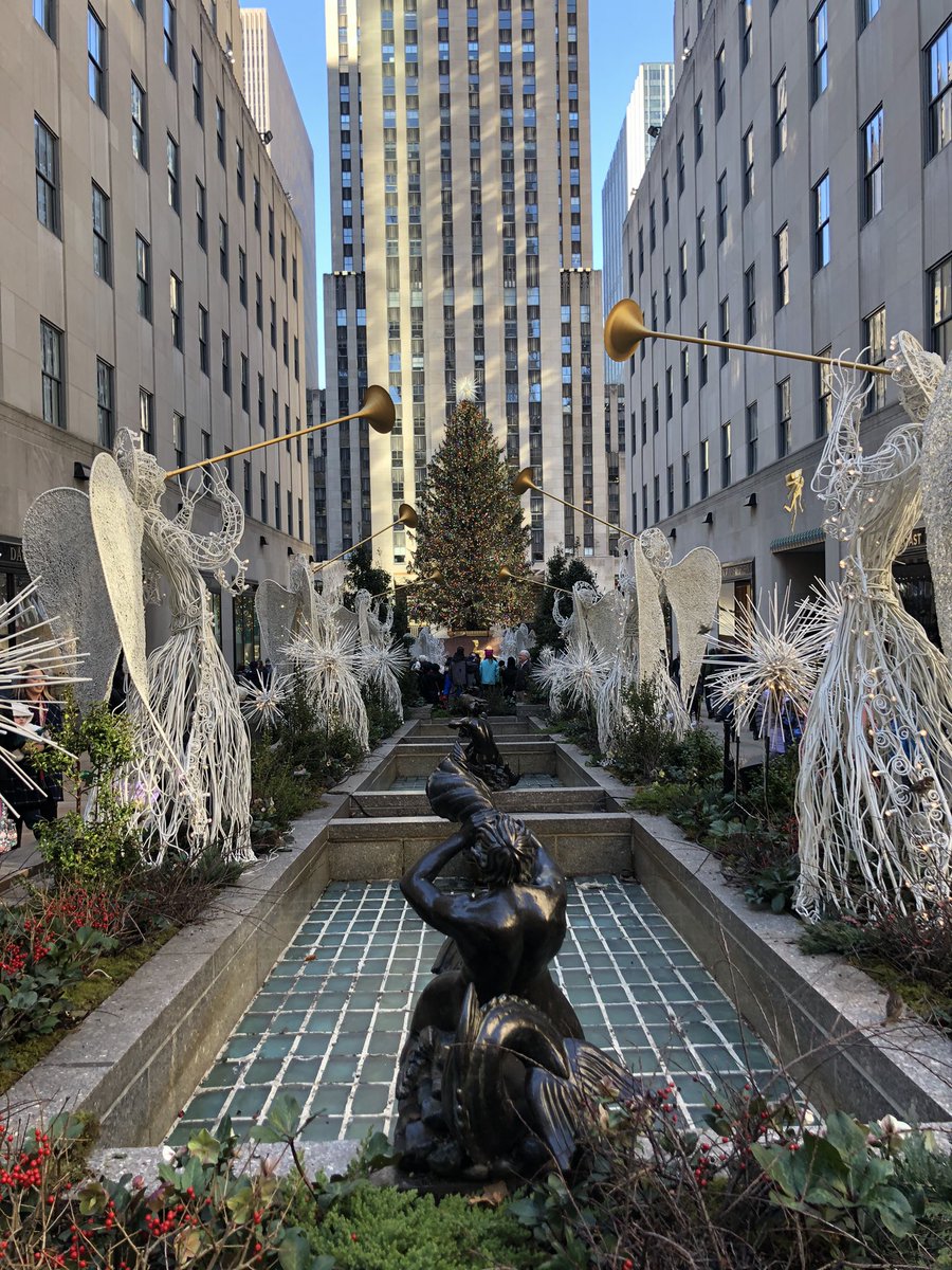 EllimanPM's tweet photo. There’s nothing like New York during the holiday season! Get out and enjoy it, and stay safe with the latest Covid safety regulations: vaccines and masks required indoors everywhere. #hudsonyards #vessel #saksfifthavenue #bergdorfs #rockefellerchristmastree #nypubliclibrary https://t.co/bYiGUC82FS