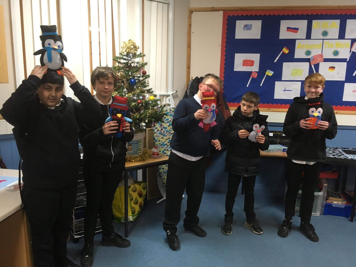 MorganSfL1's tweet photo. Penguins on parade in the ESA! 🐧 the boys all finished their penguins today and don’t they look smashingly festive?🎄🤩 what a great deal of work has gone in to them Mrs Scott helped the boys sew them all by hand!! Amazing Job! @JohnnyLothian @morganacademy1 #practicalcraft https://t.co/rPxX3YuDe6