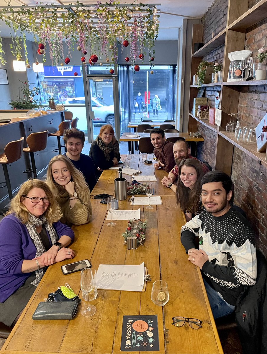 Christmas Lunch with my lovely Anatomy team #MerryChristmas🌲<a href="/debrapatten/">debspatten</a> @jamespnott <a href="/mrharrymiles/">Harry Miles</a> <a href="/EvieMDonald/">Evie Donald</a> Alice, Kate and Chris!