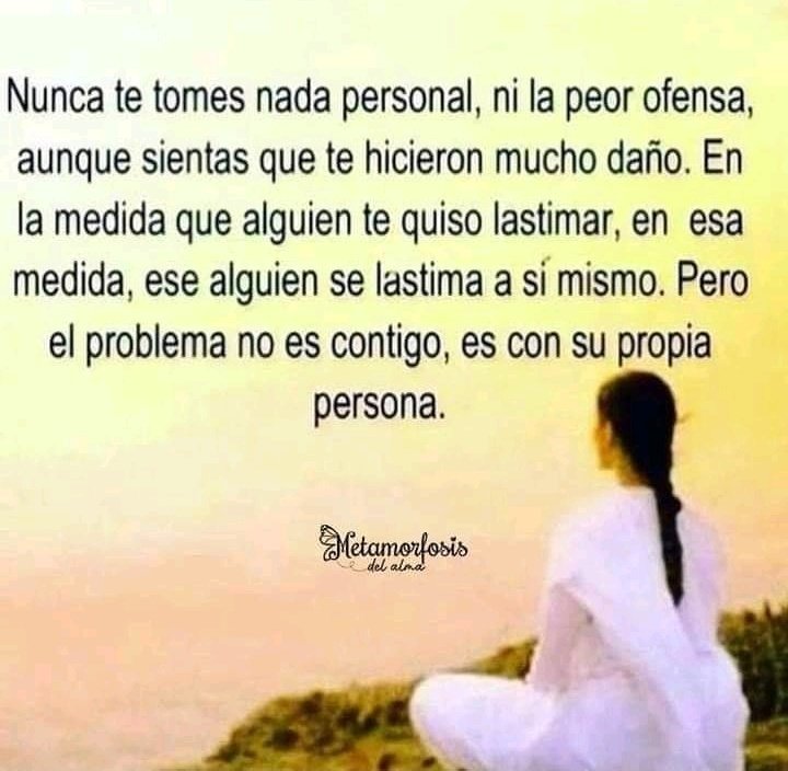 KAIRUSS17's tweet photo. ENORME APRENDIZAJE!!
Desde el ego, nos "enganchamos" y consideramos los agravios de terceros como algo personal.
Comprender que simplemente somos el detonante de sus problemas, nos ayudará a ser mas comprensivos con el otro, https://t.co/X8qtLsYUaX