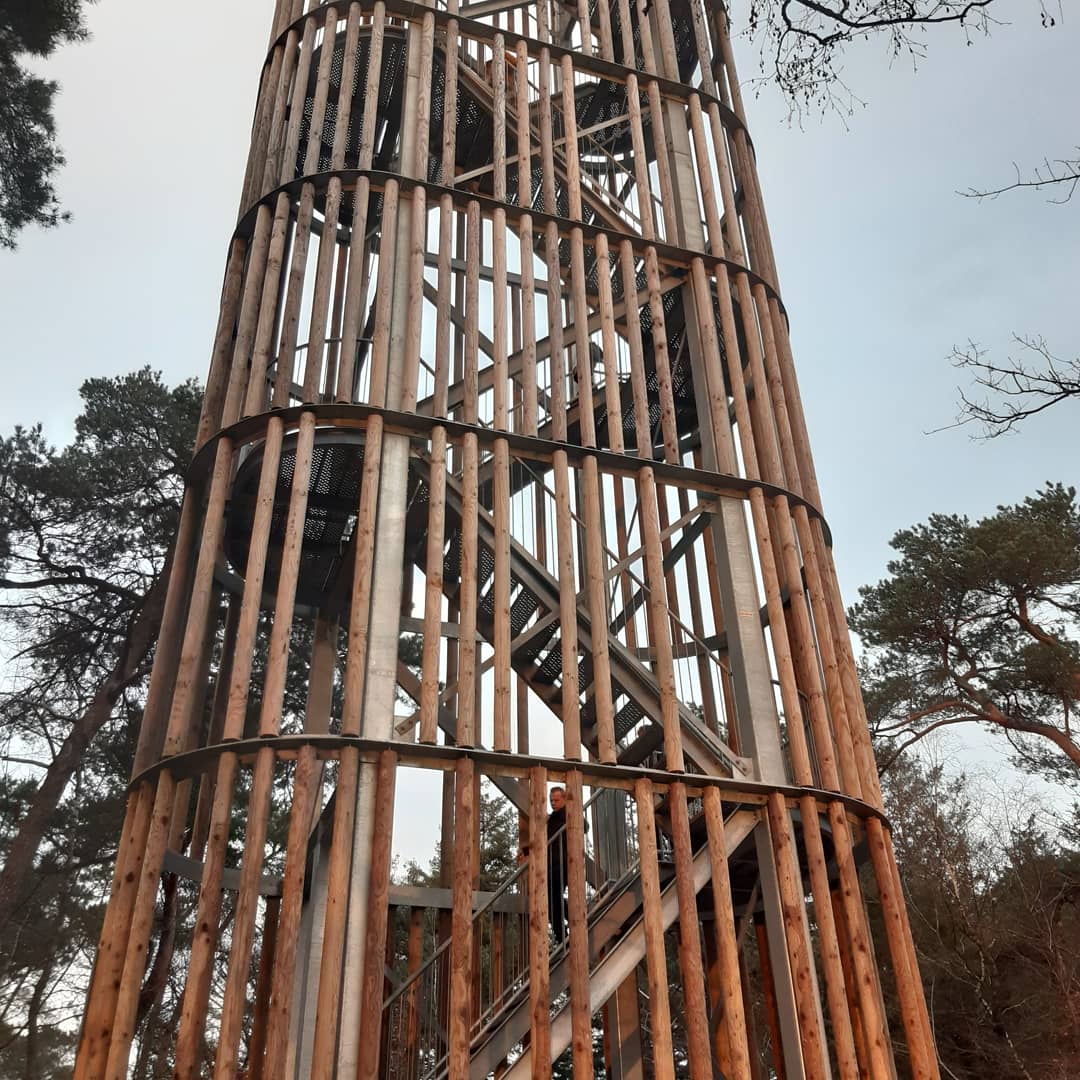 Wat is de natuur toch mooi. Toen ik jong was vond ik het maar geneuzel...kijk zei mijn vader dan..hoe mooi de lucht, de natuur. Ik haalde mijn schouders op, zal wel.
Wat geniet ik er nu van❤
#oudemuts 🤪
#herperduin 
#uitkijktoren