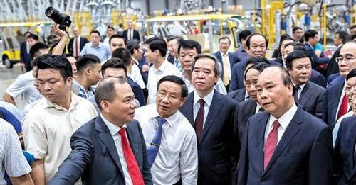 xinhle413's tweet photo. Tỷ phú Phạm NHật Vượng là cứu tinh của việt nam. 
Tung 4000 tỷ đồng đầu tư tại KCN vũng áng được báo chí nước ngoài đăng bai thán phục 
Ai Ủng hộ tỷ phú Phạm Nhật Vượng bấm OK nha mn https://t.co/X0MYFnpqv3