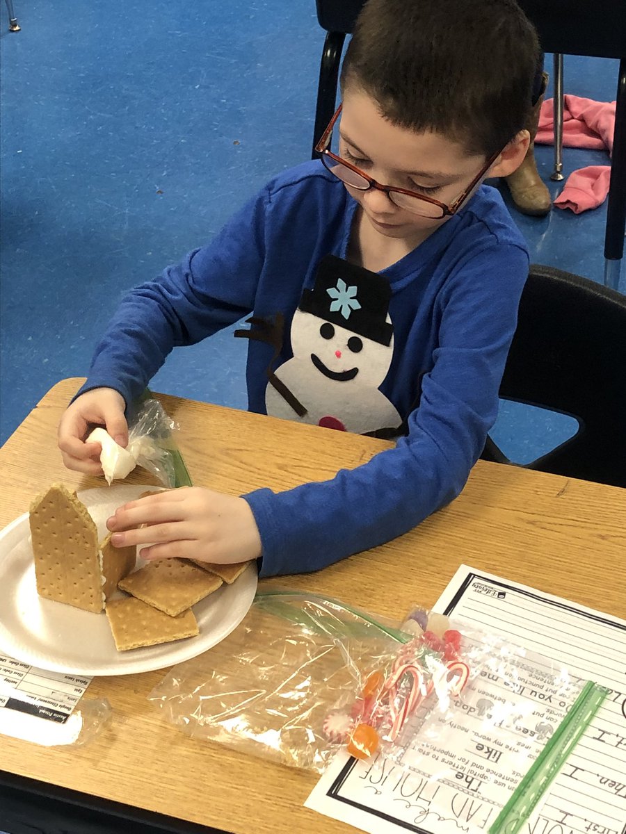 tescubsKY's tweet photo. In Mrs. Minks 1st grade class, students read The Gingerbread Man and brought his house to real-life by making a Gingerbread house. After they finished building, they wrote about how to make a Gingerbread House 🎄 https://t.co/Q1IenaJgJA