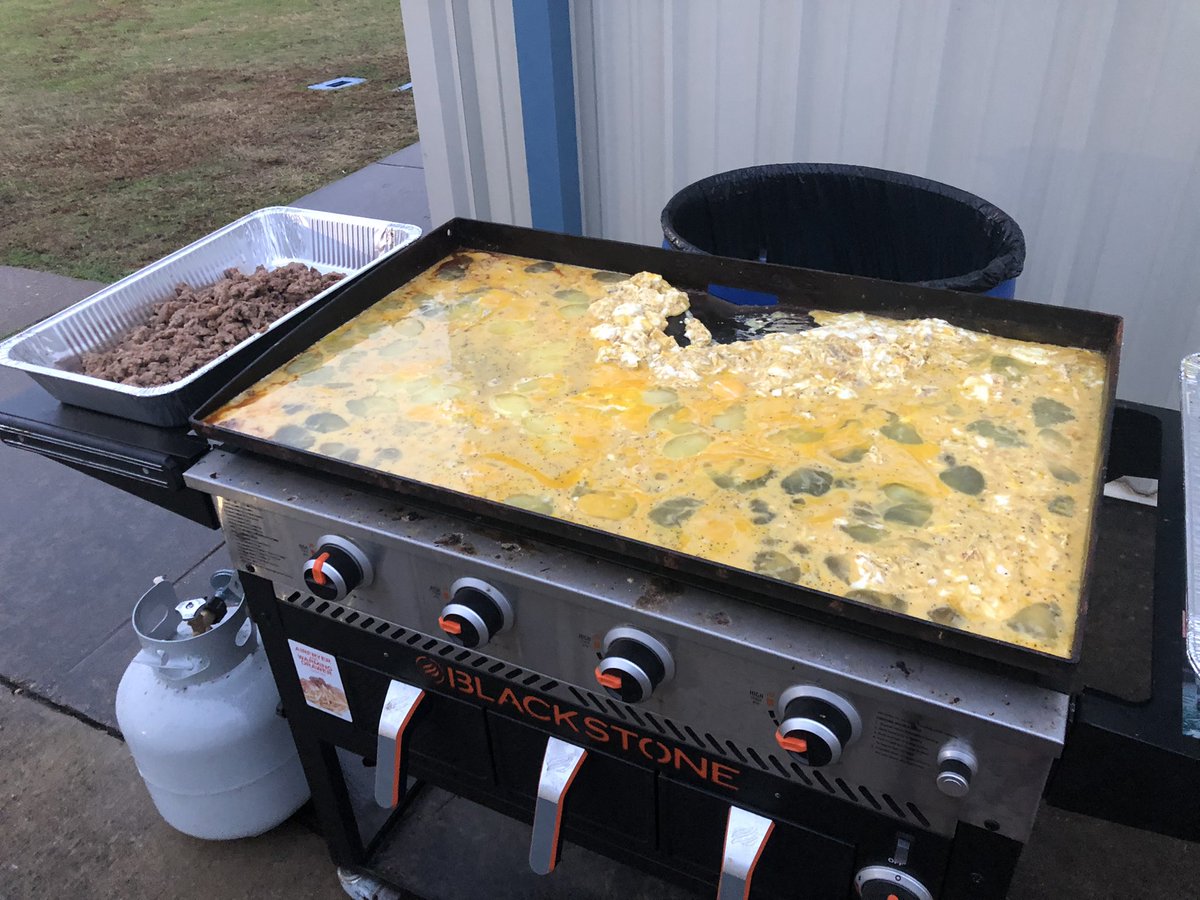 Lift_heavy01's tweet photo. 8 dozen eggs and sausage for the boys today after work out, lifting heavy and refueling the body Thursdays gainz season, changing bodies changing culture https://t.co/89jvcxMGMp