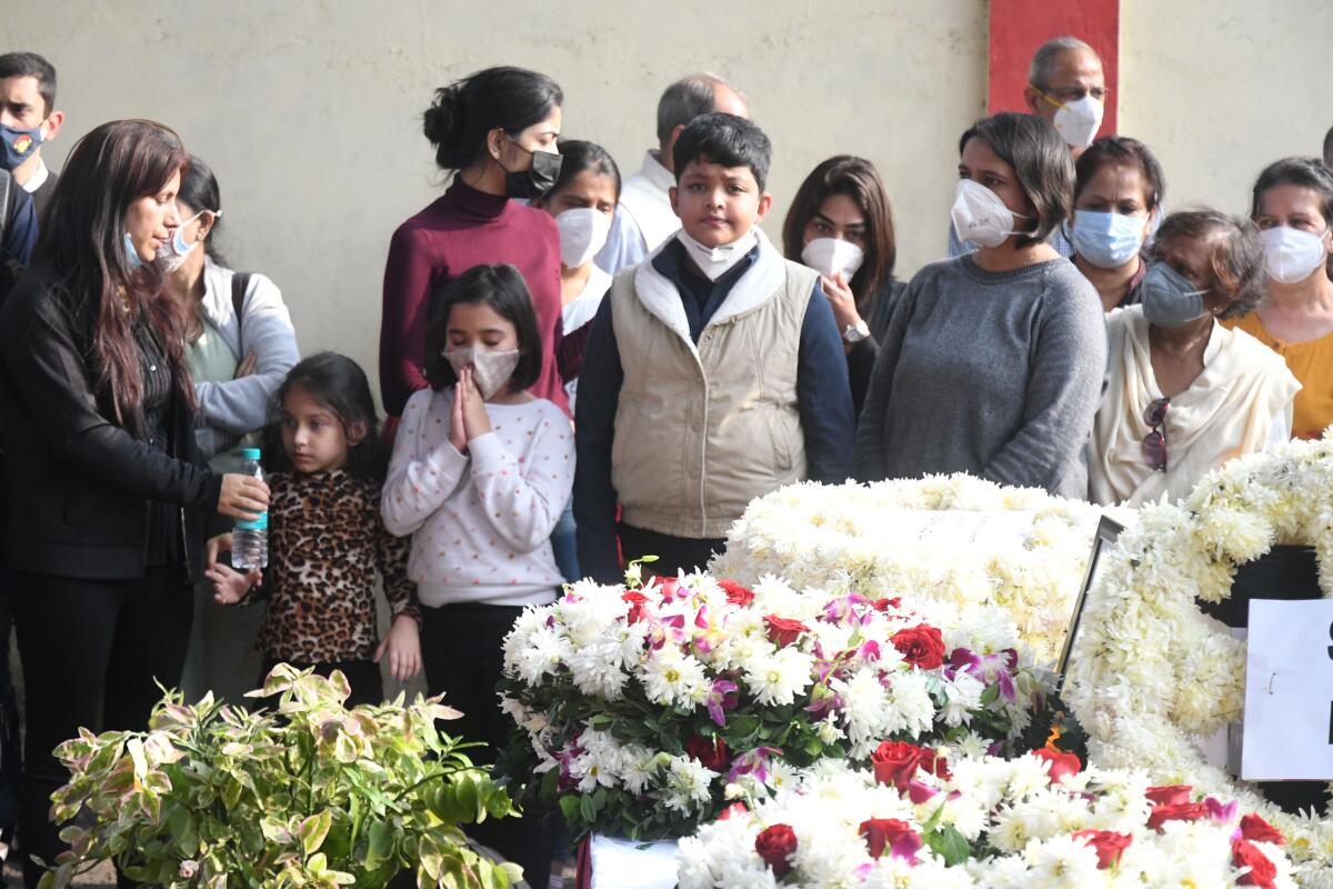 the_hindu's tweet image. The mortal remains of Group Captian #VarunSingh were brought to #Bhopal on December 16. He is survived by his wife Gitanjali Singh, Son Radduman Singh, daughter Aradhya Singh who were seen paying their respects. 
📷: A.M. Faruqui