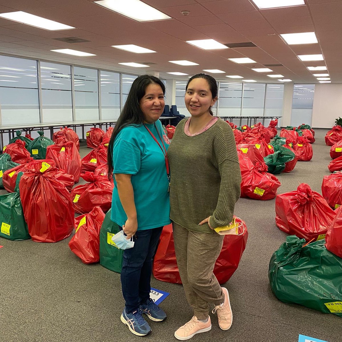 SalArmyHouston's tweet photo. Did you know that The Salvation Army of Greater Houston serves a three-county area? Our Fort Bend Case Manager Specialist, Roxanna is spreading cheer to 162 Angels this season. 

#SalvationArmy #DoingTheMostGood #Christmas #SupportLocal #HopeMarchesOn #christmascheer #angeltree https://t.co/RnoS8XbFzb