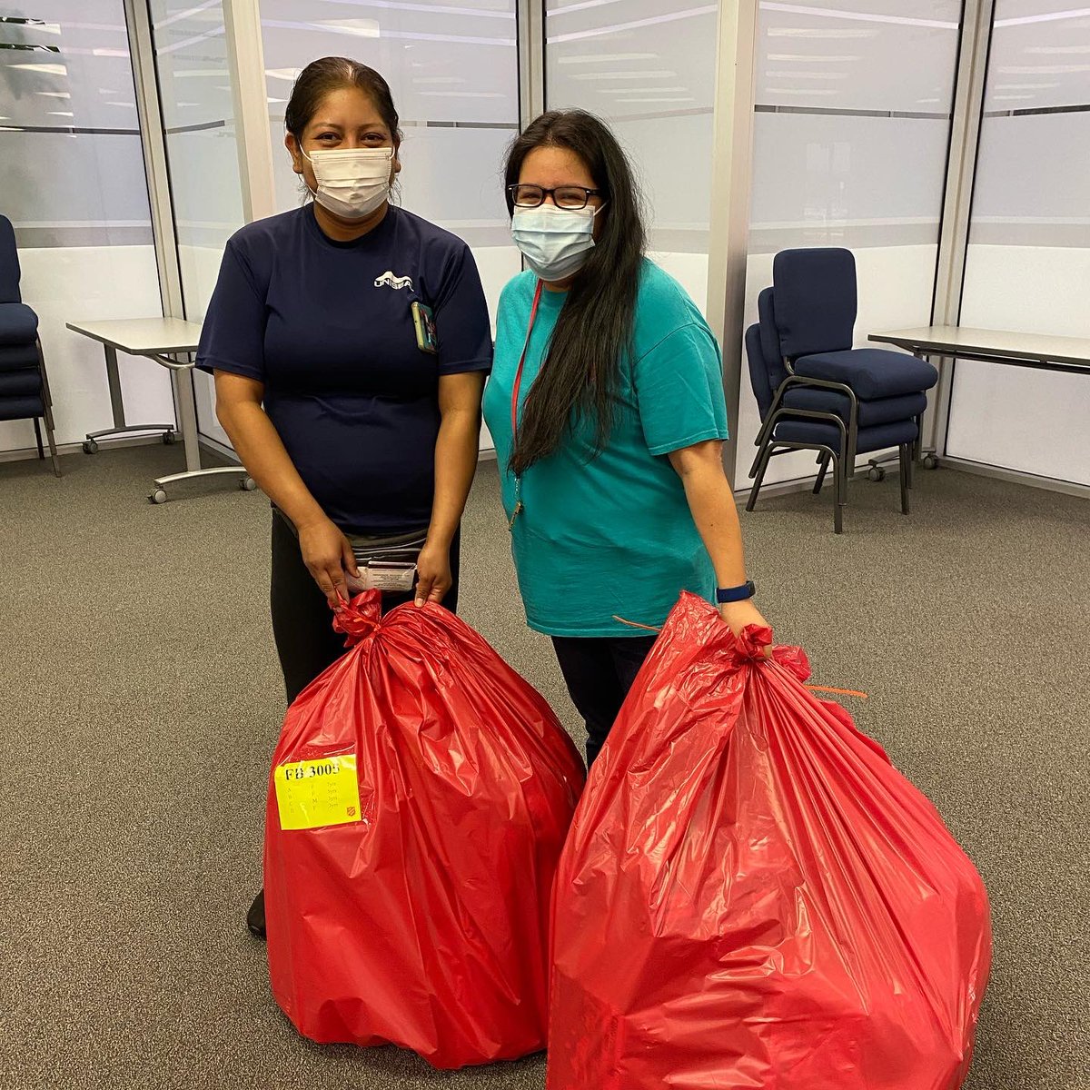SalArmyHouston's tweet photo. Did you know that The Salvation Army of Greater Houston serves a three-county area? Our Fort Bend Case Manager Specialist, Roxanna is spreading cheer to 162 Angels this season. 

#SalvationArmy #DoingTheMostGood #Christmas #SupportLocal #HopeMarchesOn #christmascheer #angeltree https://t.co/RnoS8XbFzb