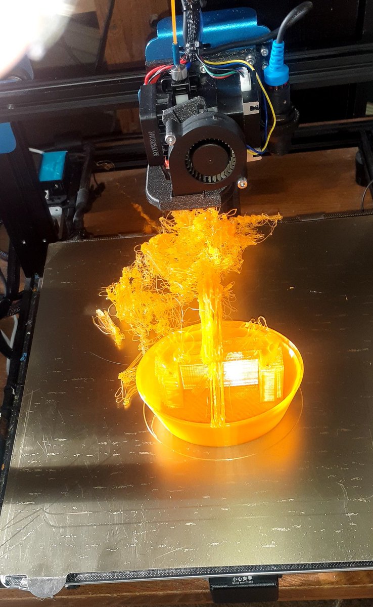 LocalmakerM's tweet image. I was being optimistic running .3 layer height  with a .4 nozzle at 60mm/sec cr10v2 with @E3DOnline Hemera using @TH3DStudio unified firmware @3d_musketeers #printfailfriday