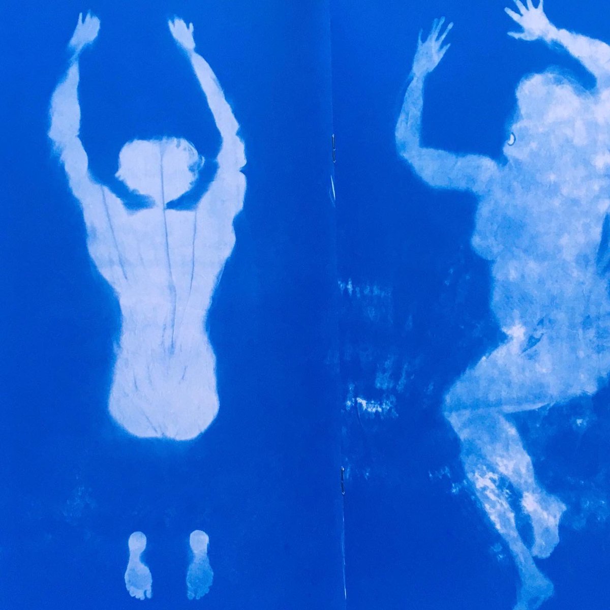 pinnel_lbd's tweet photo. 🌊❄️💙Blue Christmas 💙❄️🌊 you can buy this litho printed hand cut beauty from my tiny bookshop ( link in bio ) . It explores #body & #landscape through #voice and #print . #Cyanotype #BodyPrint #improv #Voicescapes https://t.co/qLMjz4zpT9