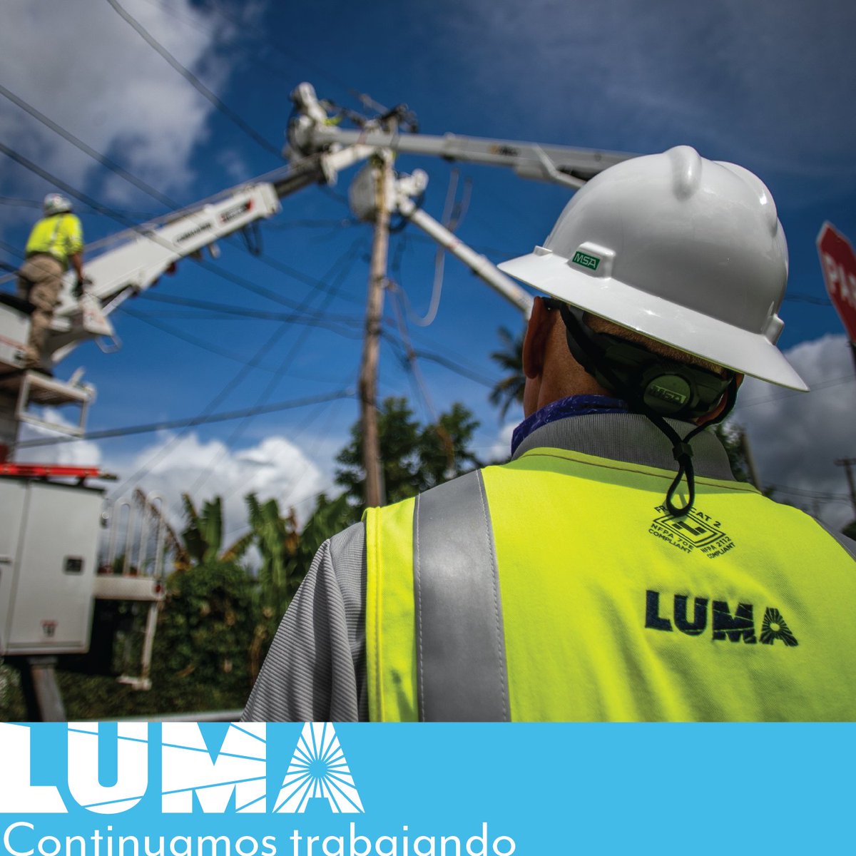 lumaenergypr's tweet photo. ACTUALIZACIÓN:  Ya tenemos una brigada reparando un alambre caído al suelo en alimentador 1620-05 que tiene sin luz a sectores de Carolina y Trujillo Alto. Los trabajos continuarán hasta la tarde. Pendiente a actualizaciones. 
#LLUMA #ContinuamosTrabajando #Carolina #TrujilloAlto https://t.co/Xw7u7igb6z