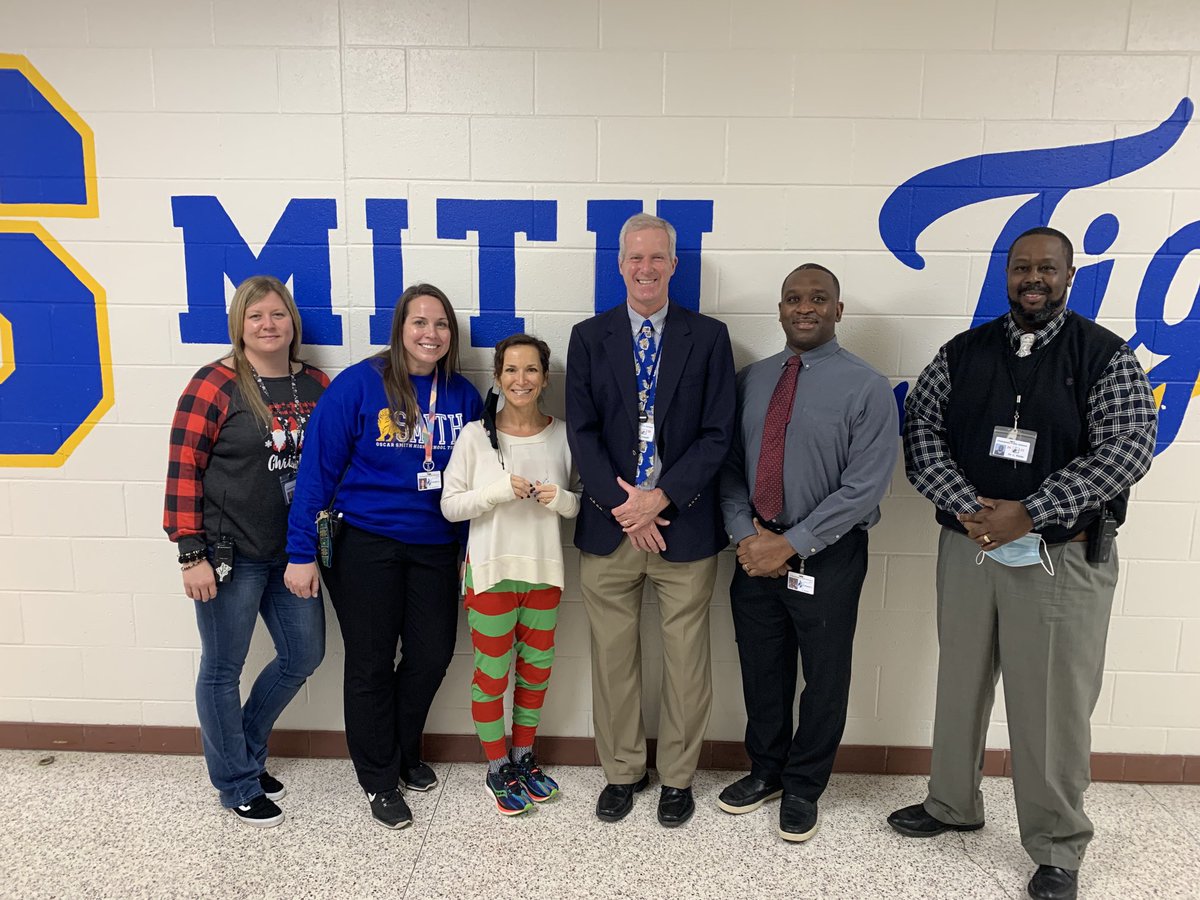 OscarSmithHigh's tweet photo. Congrats to our 2022 Teacher of the Year, Ms Stephanie Becker!!! Her positivity and kindness (along with exceptional dance skills) make Spanish fun every day for her students. She exemplifies the #Smith way. @OFSAmbushNation #smithset #TOY2022 #dancecop https://t.co/vmajV7fLMd