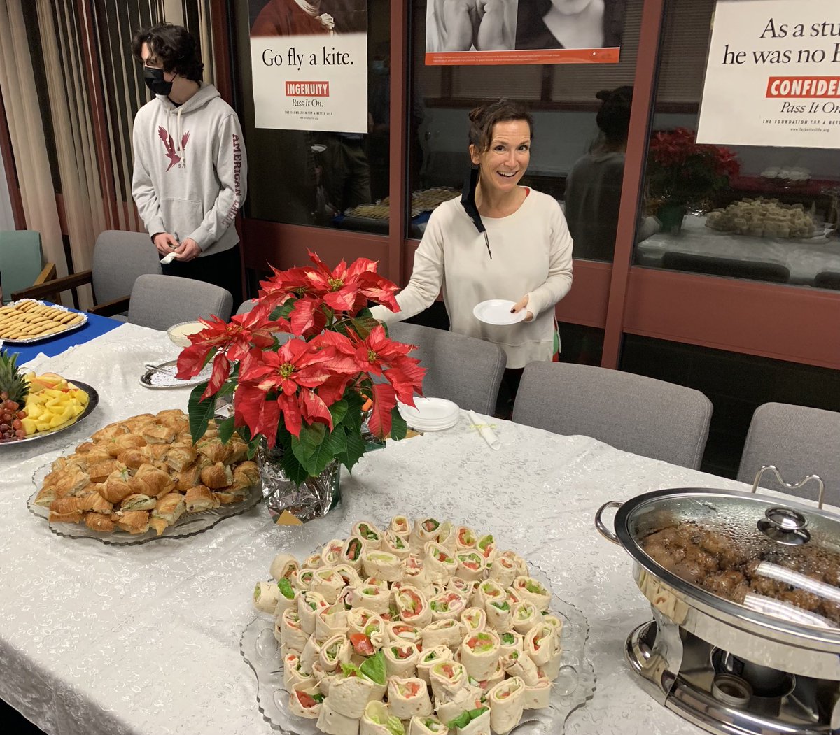 OscarSmithHigh's tweet photo. Congrats to our 2022 Teacher of the Year, Ms Stephanie Becker!!! Her positivity and kindness (along with exceptional dance skills) make Spanish fun every day for her students. She exemplifies the #Smith way. @OFSAmbushNation #smithset #TOY2022 #dancecop https://t.co/vmajV7fLMd