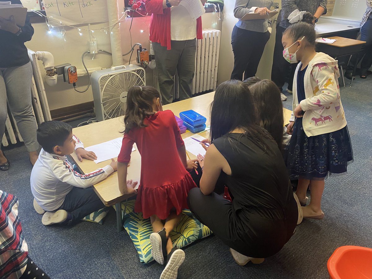 11TXLessonStudy's tweet image. 1st grade students @CharlesNashES are writing opinions about the moon, becoming experts through the Jigsaw method, and learning sign language to increase language acquisition. Just WOW! #TXLS @teainfo @ESCRegion11