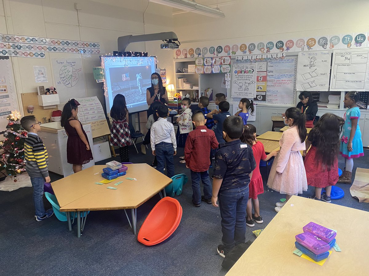 11TXLessonStudy's tweet image. 1st grade students @CharlesNashES are writing opinions about the moon, becoming experts through the Jigsaw method, and learning sign language to increase language acquisition. Just WOW! #TXLS @teainfo @ESCRegion11